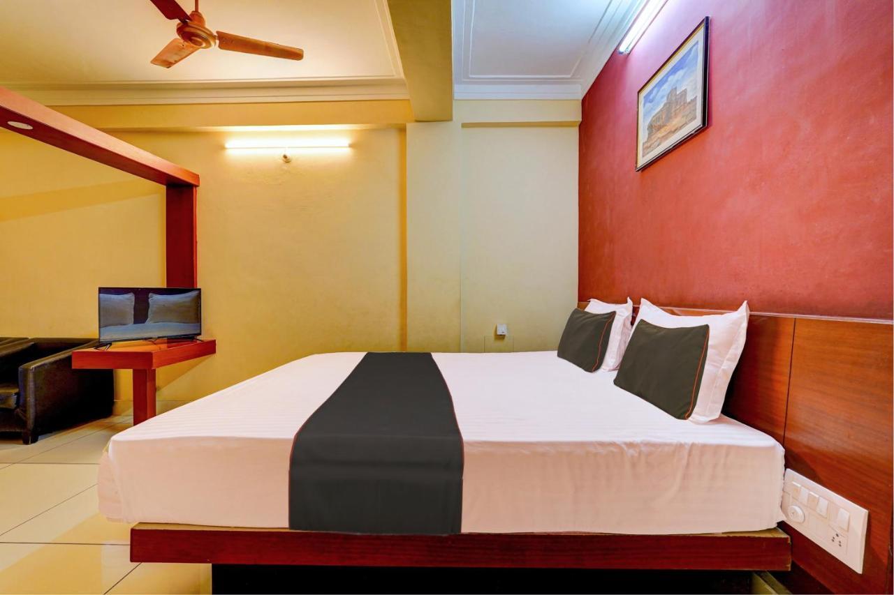 Oyo Flagship Hotel Kvc Holiday Inn Mysore Exterior foto