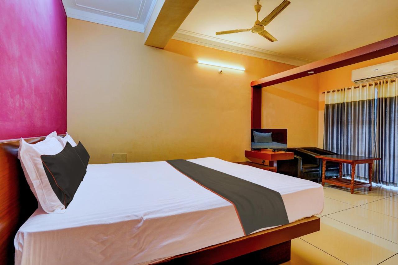 Oyo Flagship Hotel Kvc Holiday Inn Mysore Exterior foto