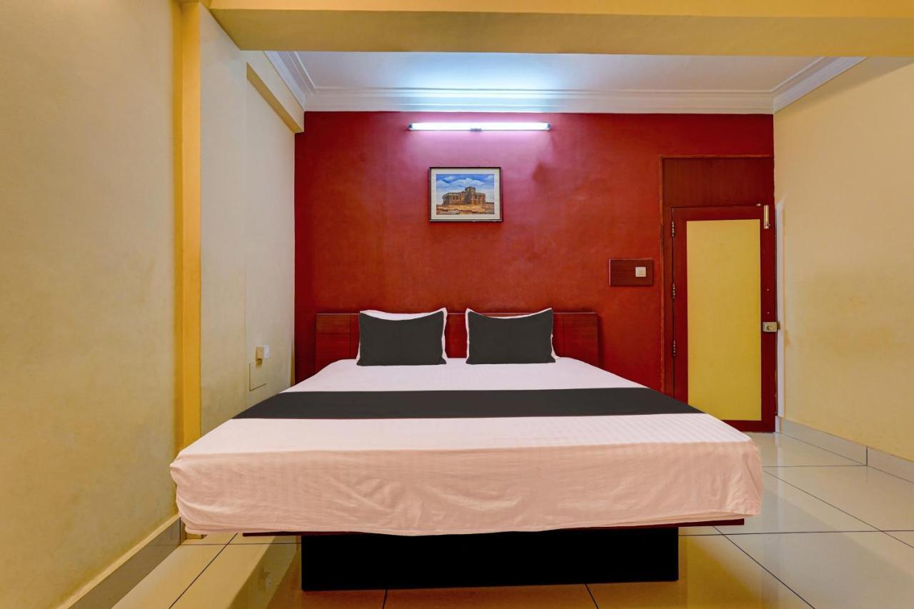Oyo Flagship Hotel Kvc Holiday Inn Mysore Exterior foto