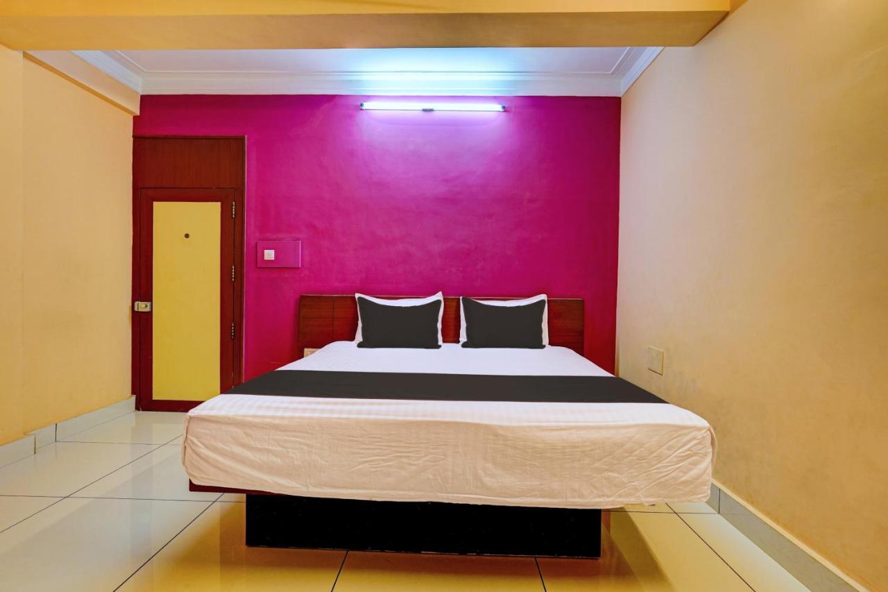 Oyo Flagship Hotel Kvc Holiday Inn Mysore Exterior foto