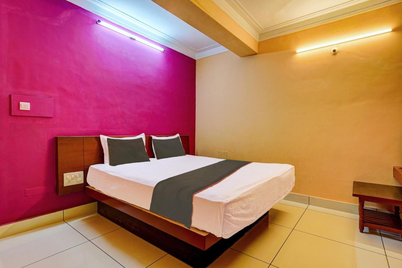 Oyo Flagship Hotel Kvc Holiday Inn Mysore Exterior foto