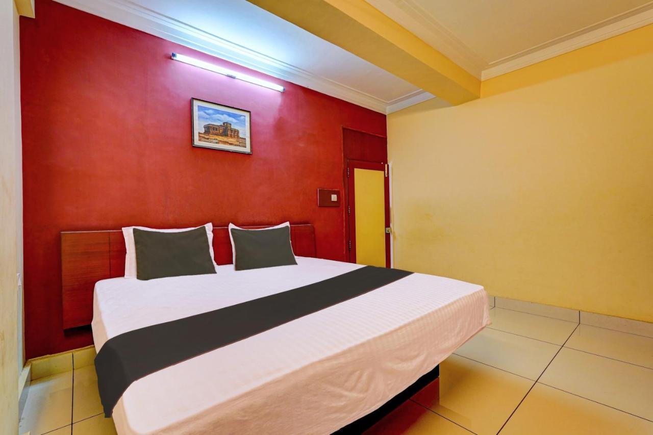 Oyo Flagship Hotel Kvc Holiday Inn Mysore Exterior foto